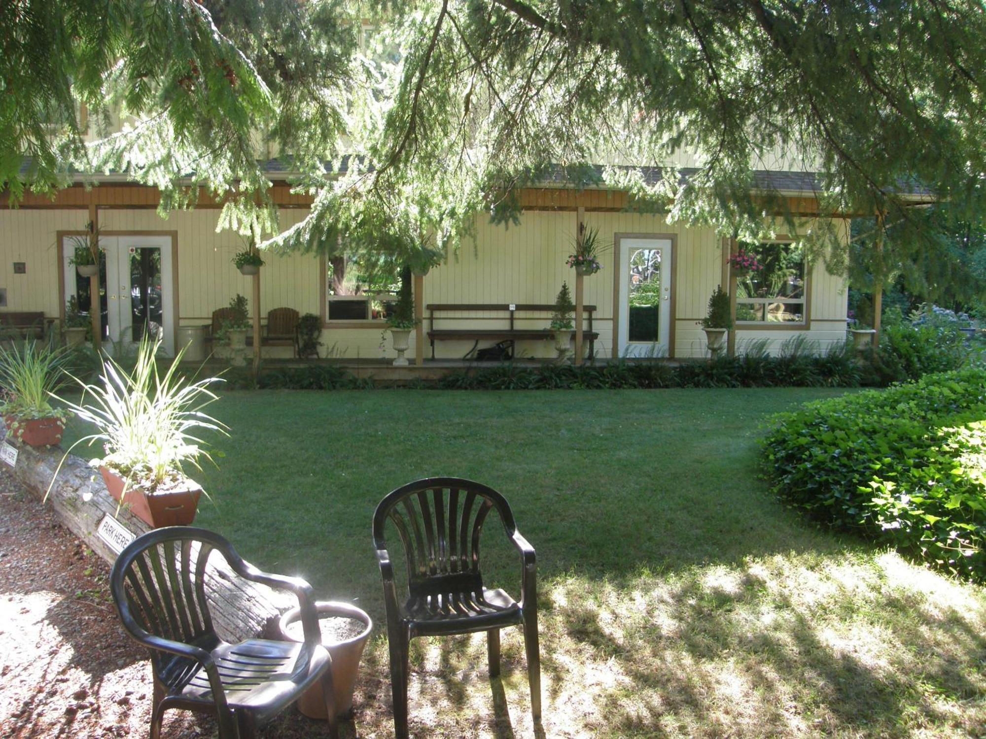 Cedar Wood Lodge Bed & Breakfast Inn Port Alberni Exterior foto