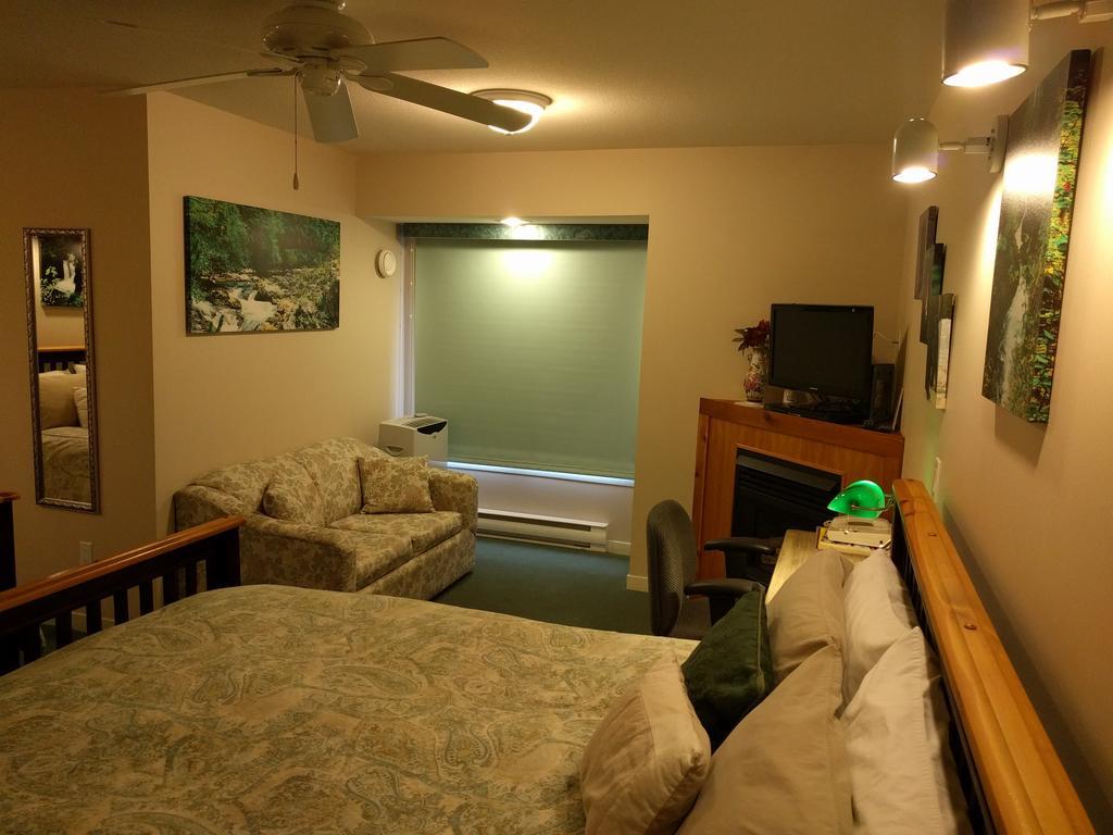 Cedar Wood Lodge Bed & Breakfast Inn Port Alberni Exterior foto