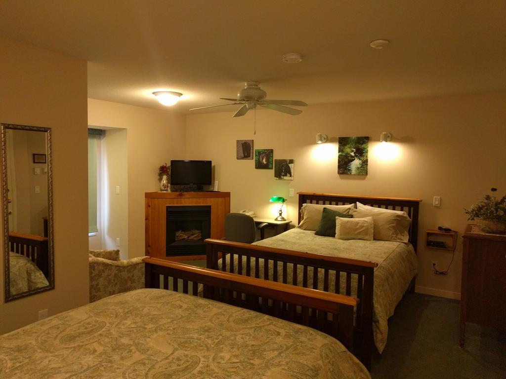 Cedar Wood Lodge Bed & Breakfast Inn Port Alberni Exterior foto