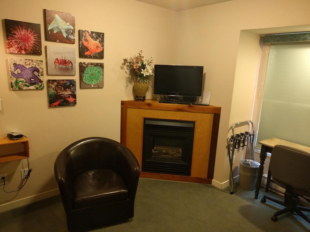 Cedar Wood Lodge Bed & Breakfast Inn Port Alberni Exterior foto
