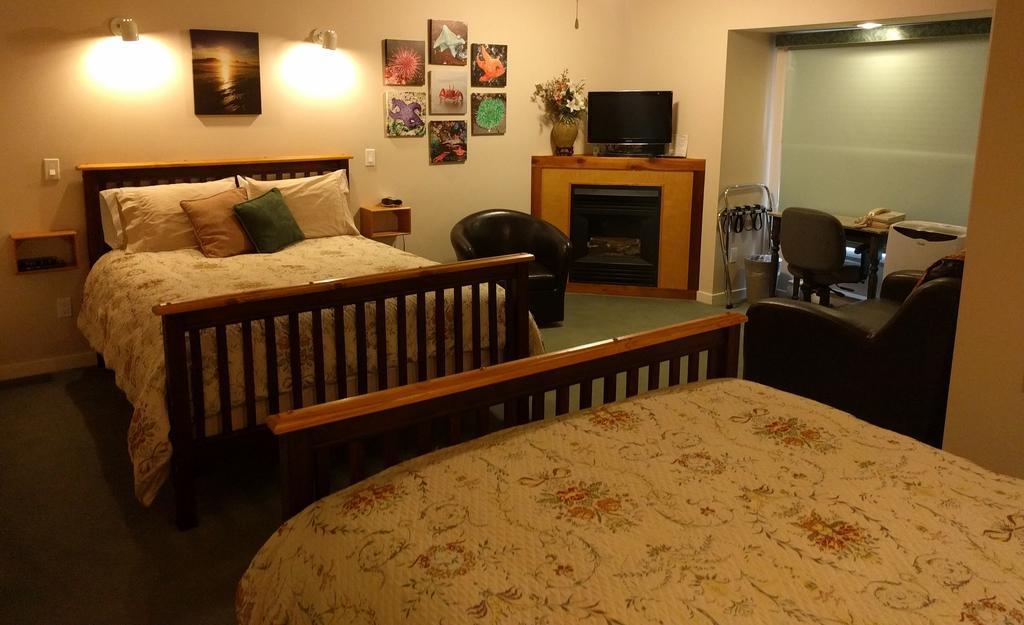 Cedar Wood Lodge Bed & Breakfast Inn Port Alberni Exterior foto