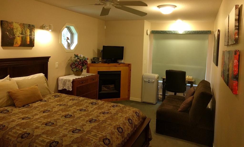 Cedar Wood Lodge Bed & Breakfast Inn Port Alberni Exterior foto