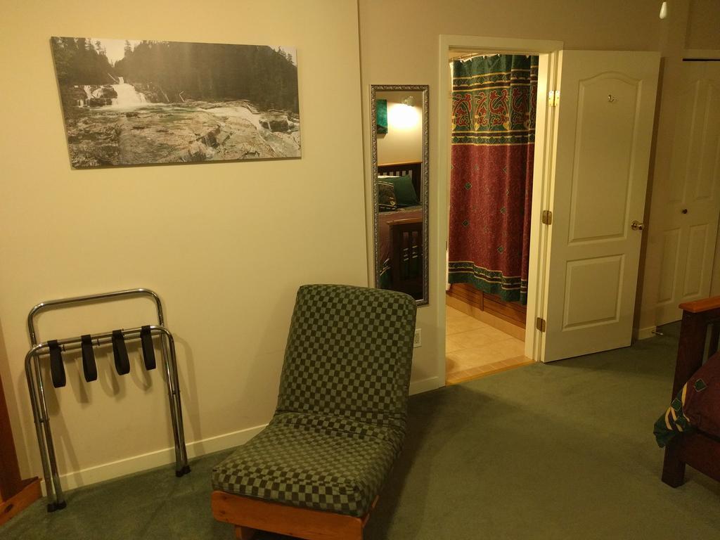 Cedar Wood Lodge Bed & Breakfast Inn Port Alberni Exterior foto