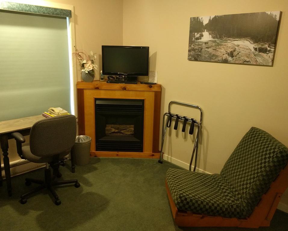 Cedar Wood Lodge Bed & Breakfast Inn Port Alberni Exterior foto