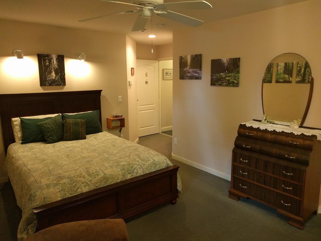 Cedar Wood Lodge Bed & Breakfast Inn Port Alberni Exterior foto