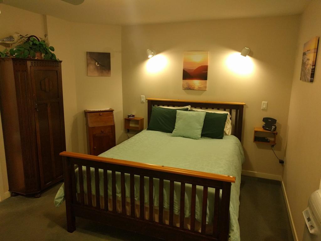 Cedar Wood Lodge Bed & Breakfast Inn Port Alberni Exterior foto