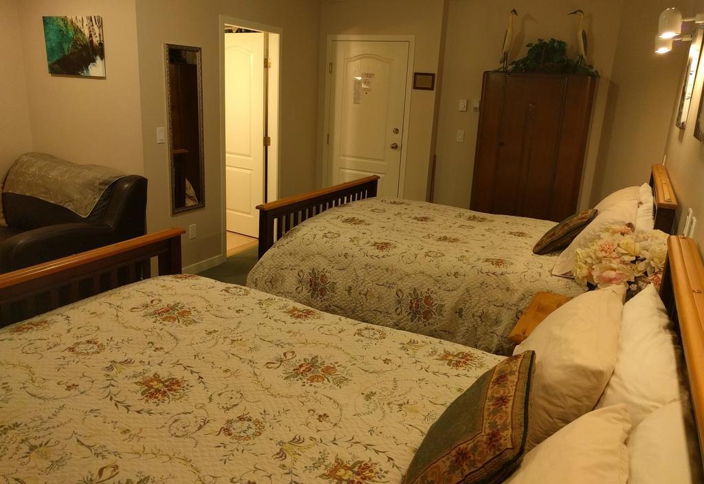 Cedar Wood Lodge Bed & Breakfast Inn Port Alberni Exterior foto