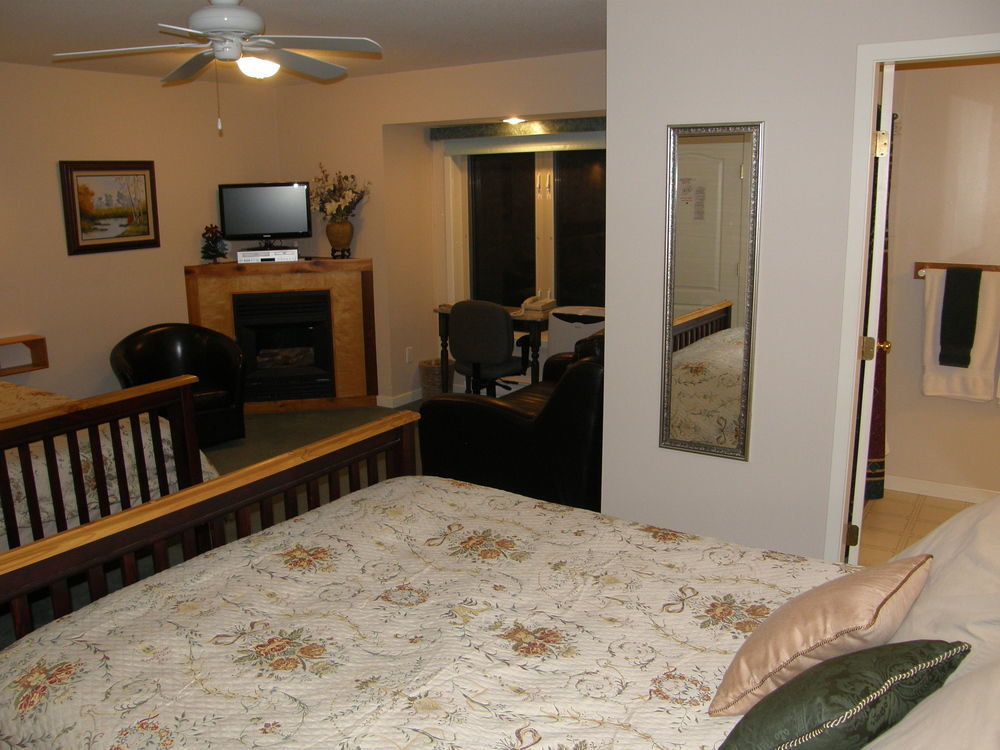 Cedar Wood Lodge Bed & Breakfast Inn Port Alberni Exterior foto