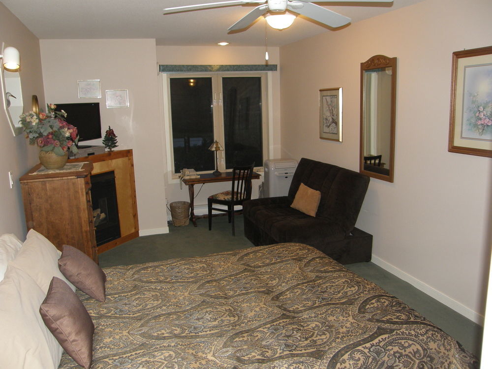 Cedar Wood Lodge Bed & Breakfast Inn Port Alberni Exterior foto