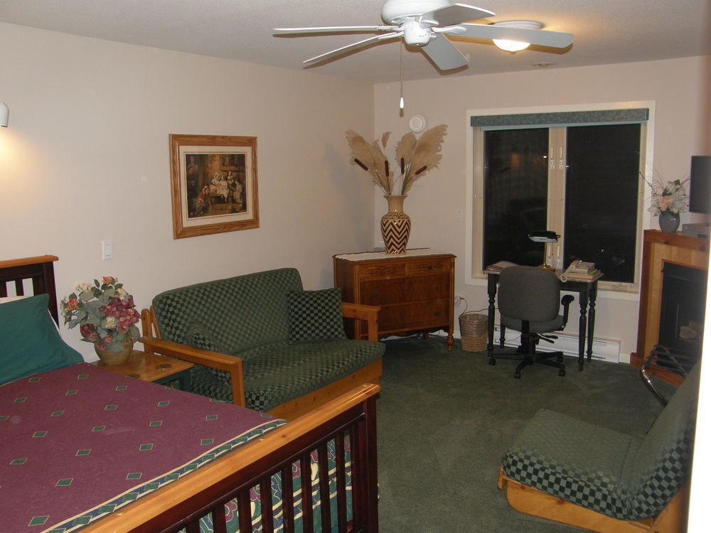 Cedar Wood Lodge Bed & Breakfast Inn Port Alberni Exterior foto