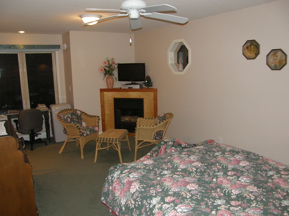 Cedar Wood Lodge Bed & Breakfast Inn Port Alberni Exterior foto