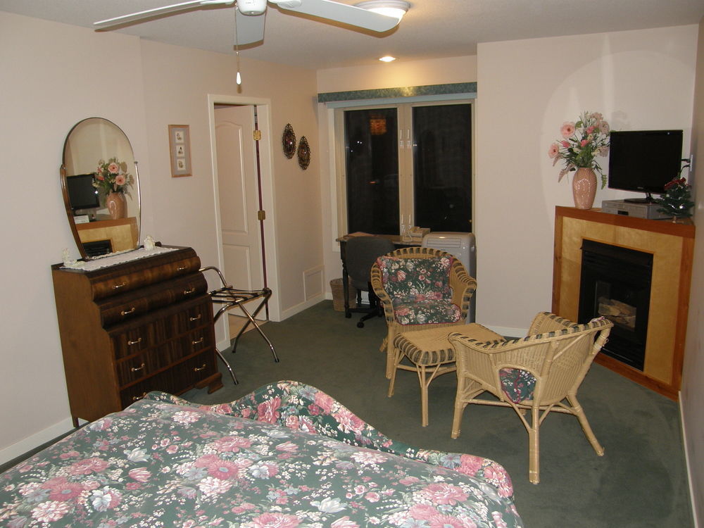 Cedar Wood Lodge Bed & Breakfast Inn Port Alberni Exterior foto